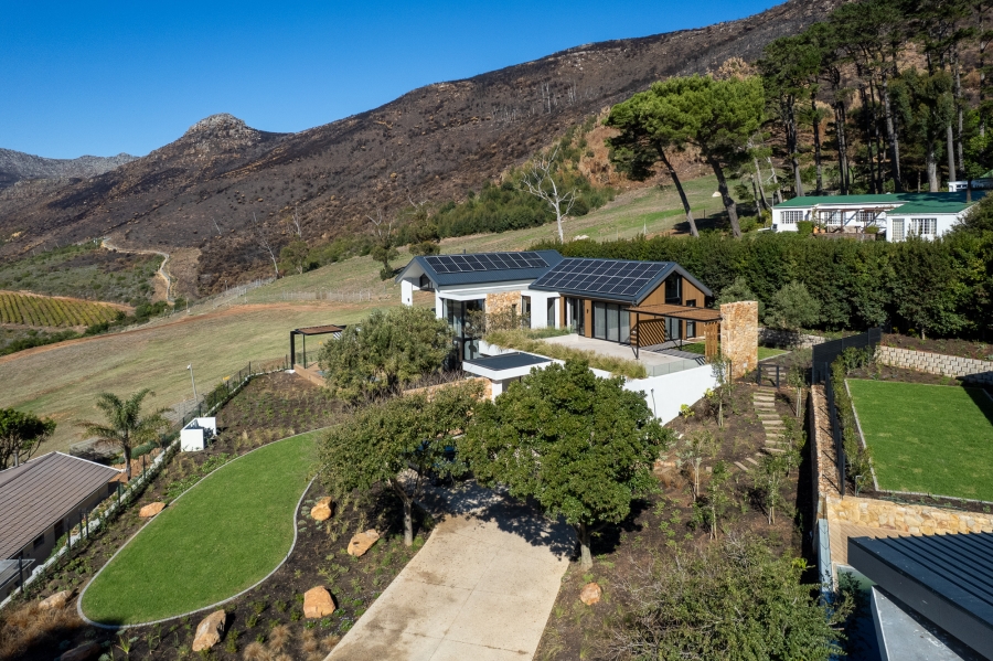 4 Bedroom Property for Sale in Zwaanswyk Western Cape